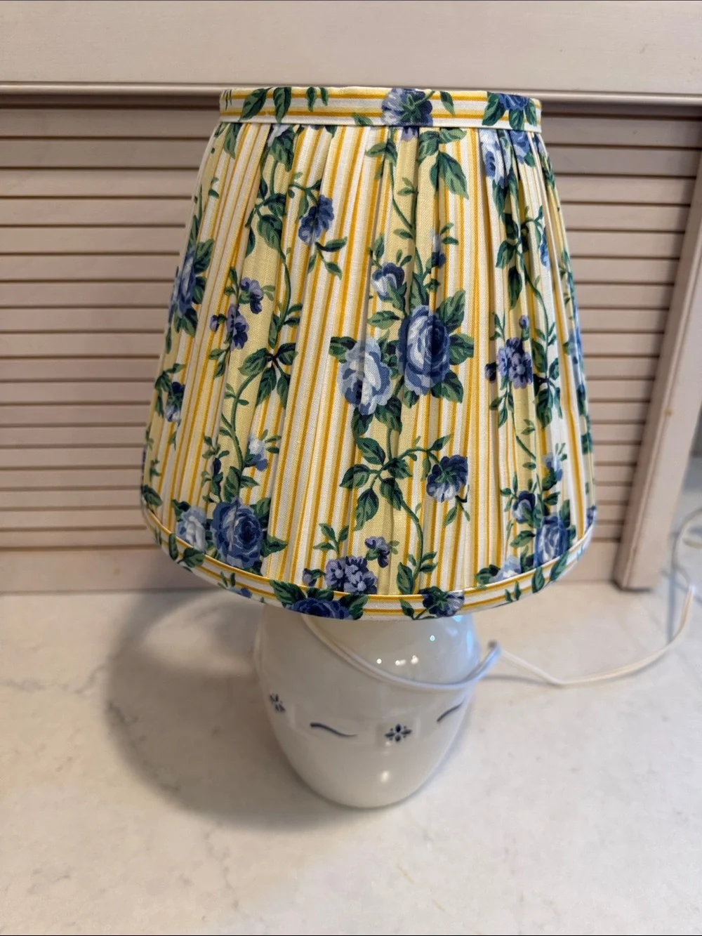 VTG Longaberger Woven Traditions Blue Table Lamp Rose Trellis Yellow Shade